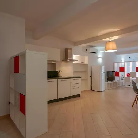 A Un Passo Da Lucio Apartment